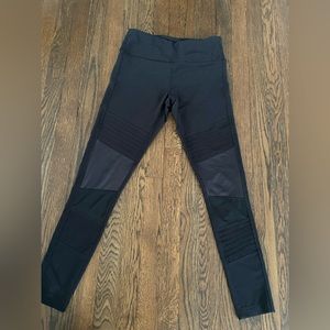 Leggings with faux leather on knee